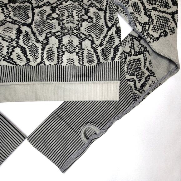 🚨📢LAST CHANCE NWT MAXXIM Snake Print Fitted Athletic Long Sleeve Crop Top - Picture 2 of 7